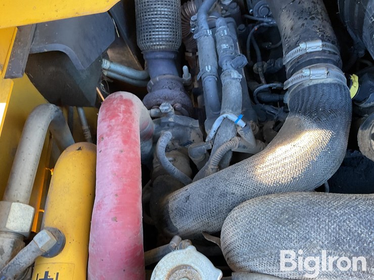 2015-new-holland-l225-image-18