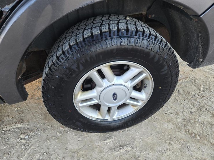 2004-ford-expedition-image-5