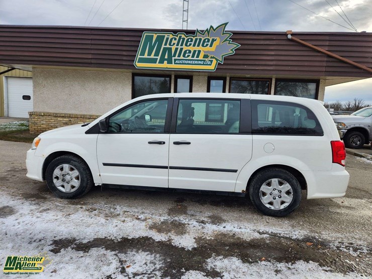 2013-dodge-grand-caravan-se-image-2