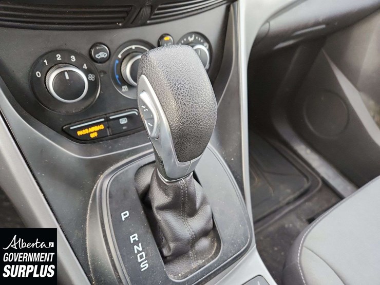 2016-ford-escape-se-image-10