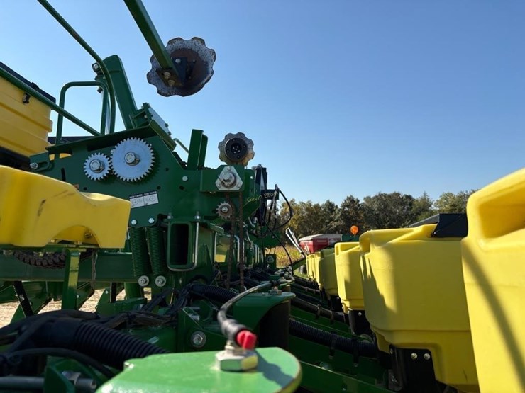 2023-john-deere-1745-image-17