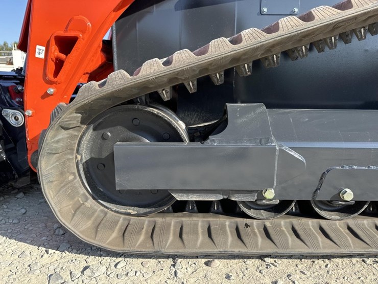 #5120-•-2025-kubota-svl-97-3-tracked-skid-steer-image-47