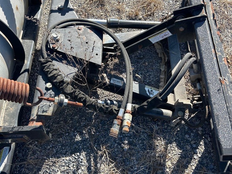 sno-way-hydraulic-snowplow-attachment-image-5