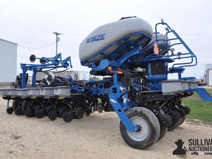 2015-kinze-4900-image-7