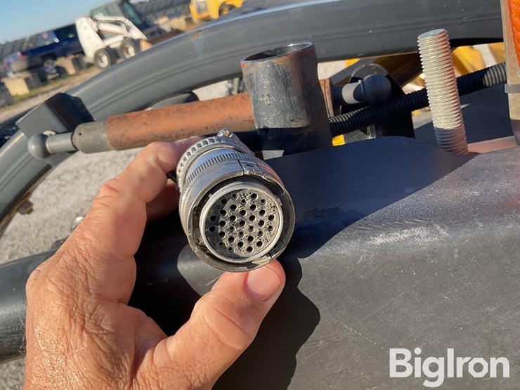 2009-new-holland-283-image-10