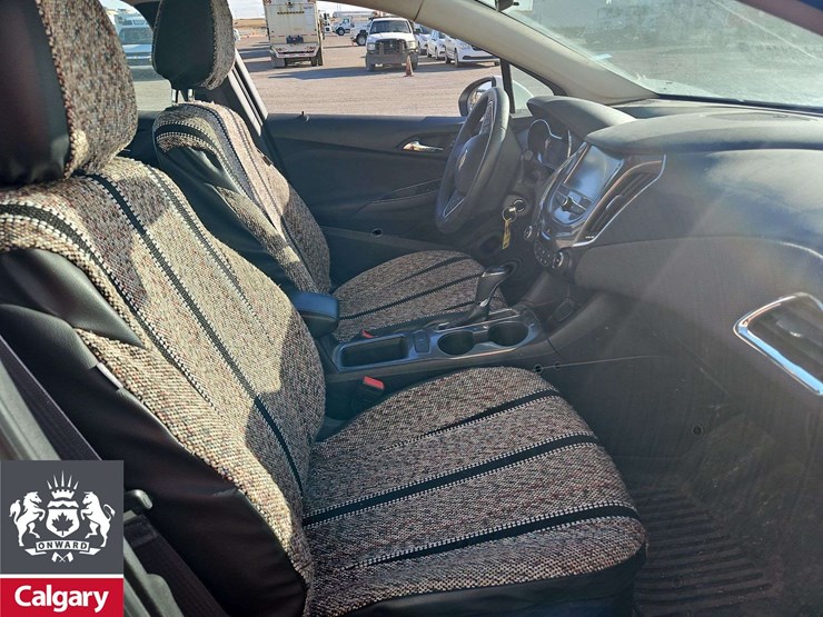 2017-chevrolet-cruze-lt-4dr-hatchback-image-11