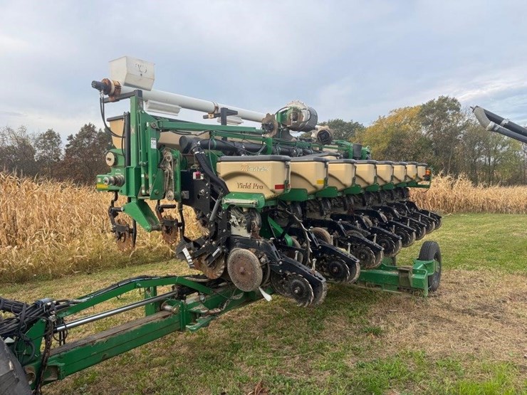 great-plains-yp825r-twin-row-planter-image-6