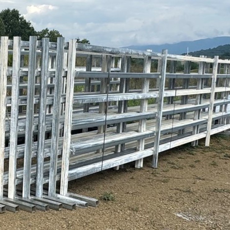 #1403 • 24’ 6 bar square tubing corral panel