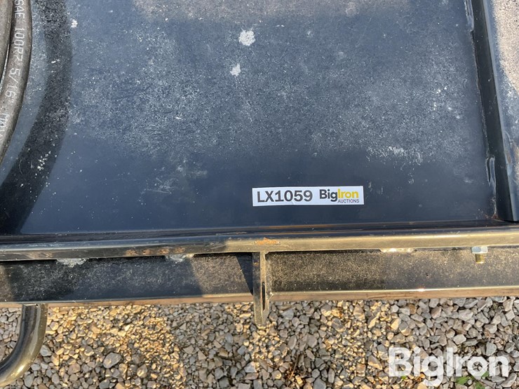 new-holland-fr-forage-chopper-short-spout-image-9