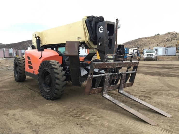 2015-jlg-g12-55a-image-2