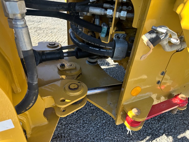 2016-caterpillar-926m-image-23