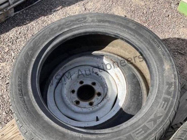 pallet-of-assorted-tires-wheels-image-6