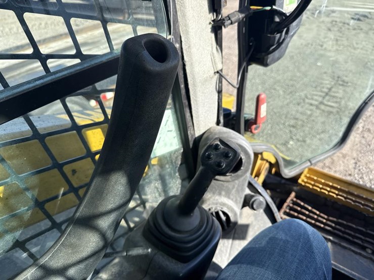 2017-caterpillar-289d-image-42