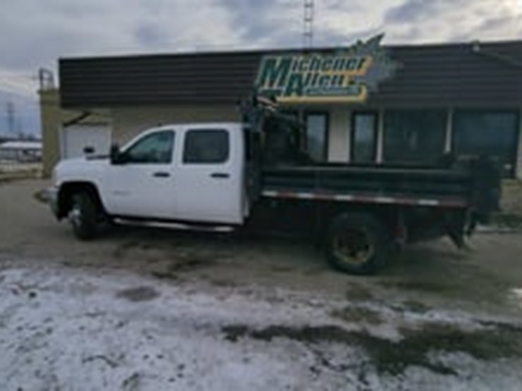 2013-chevrolet-silverado-3500hd-image-39