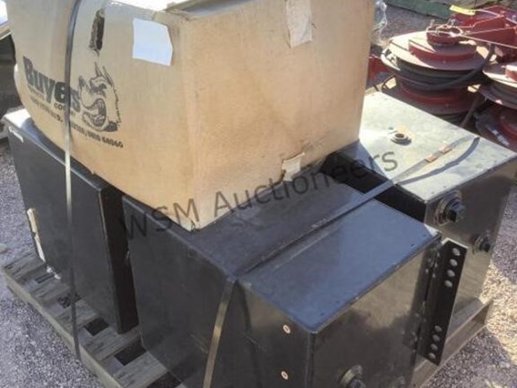 pallet-of-steel-hydraulic-tanks-image-2