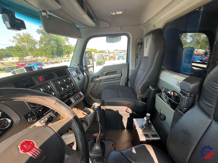 2016-kenworth-t880-image-68