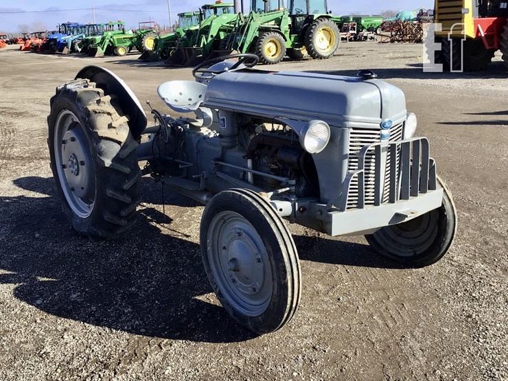 1940-ford-9n-image-2