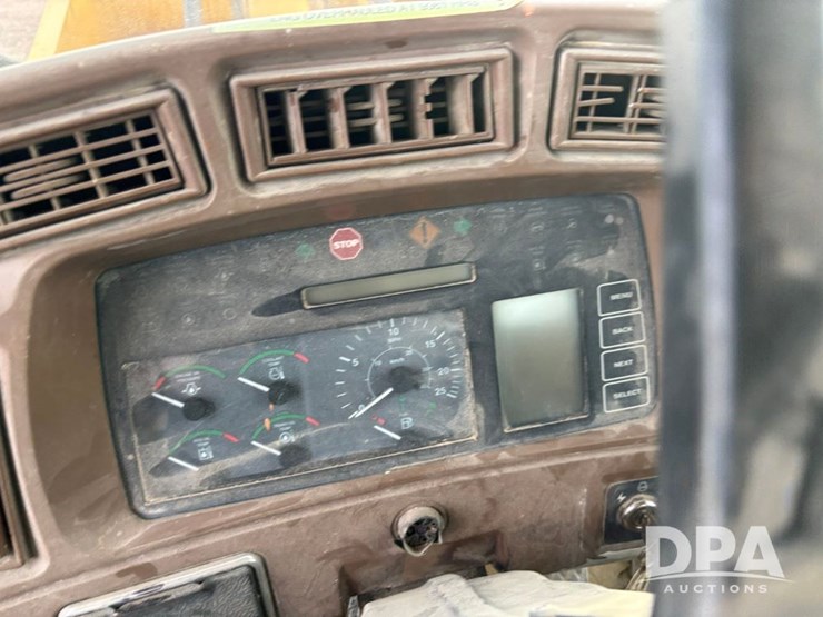 2001-deere-644h-image-52