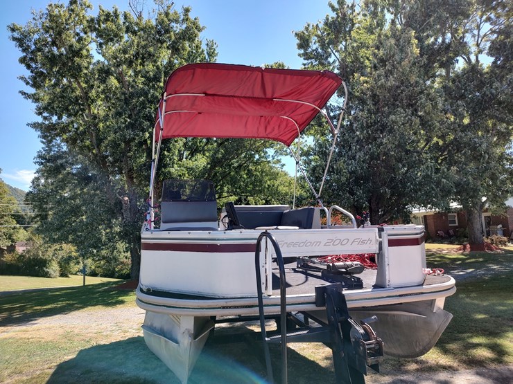 #1220-•-pontoon-boat-image-5