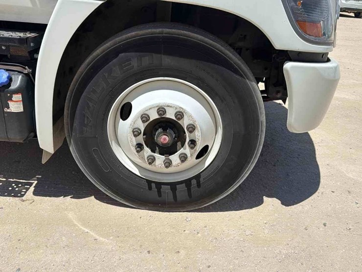 2018-hino-conventional-type-truck-image-11