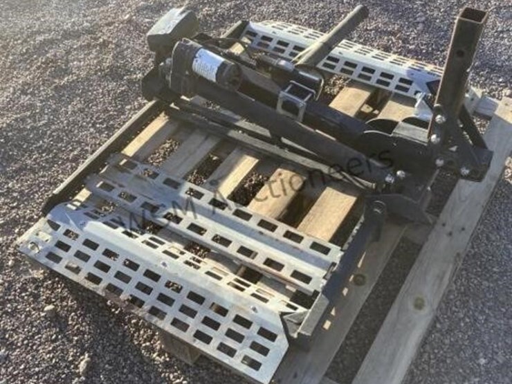 hitch-mount-chair-lift-image-2