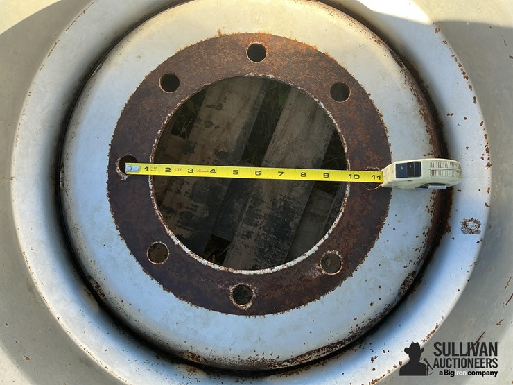 goodyear-385/65r22.5-tire-on-8-bolt-rim-image-9