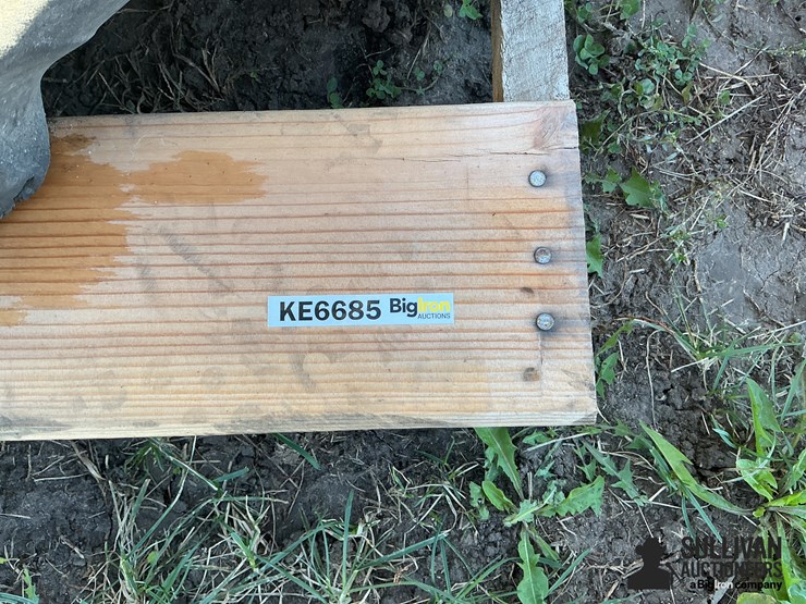 titan-19.5l-24-tires-image-10