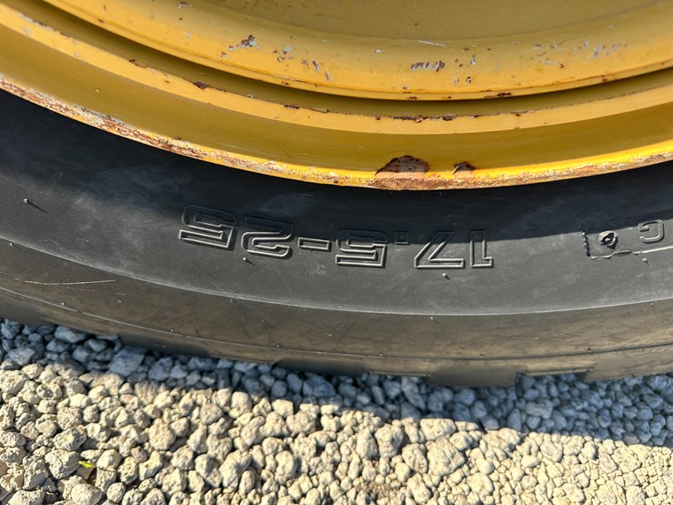 2016-caterpillar-926m-image-5