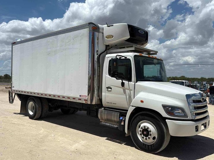 2018-hino-conventional-type-truck-image-3
