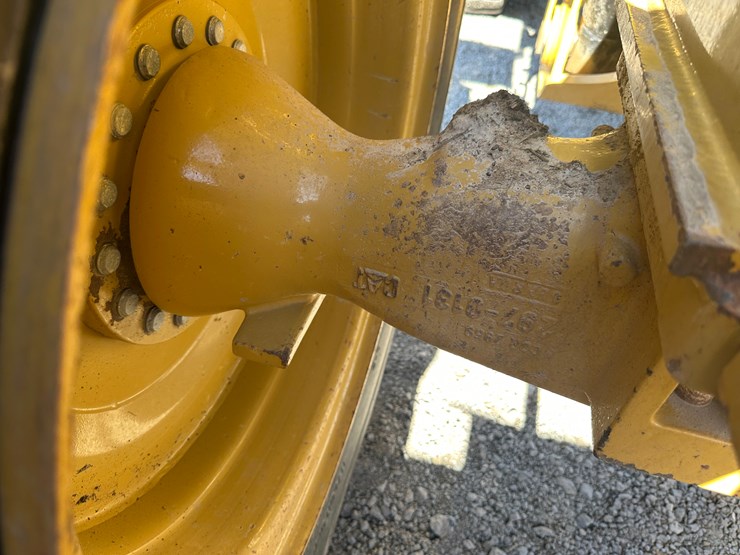 2016-caterpillar-926m-image-13