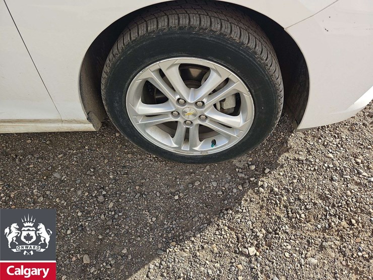 2017-chevrolet-cruze-lt-4dr-hatchback-image-9