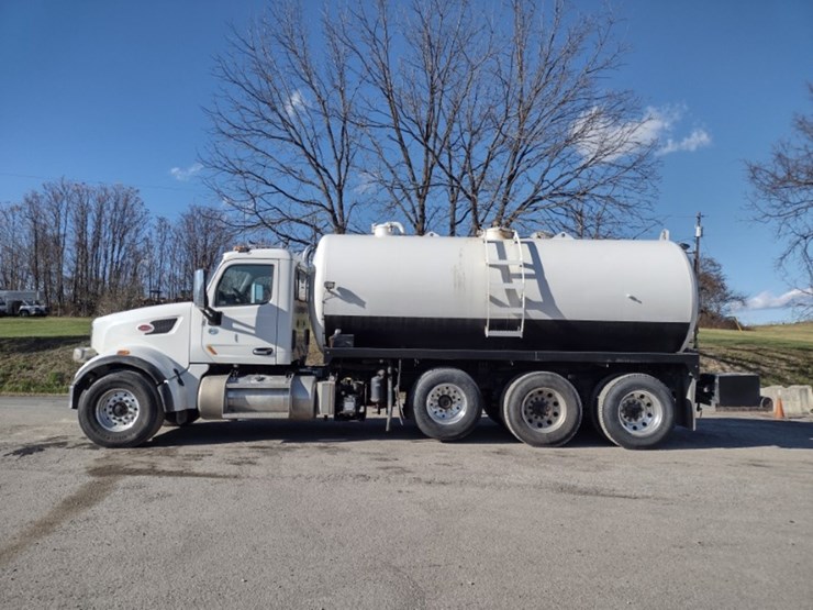 19-peterbilt-water-truck^title^-(qea-4054)-image-1