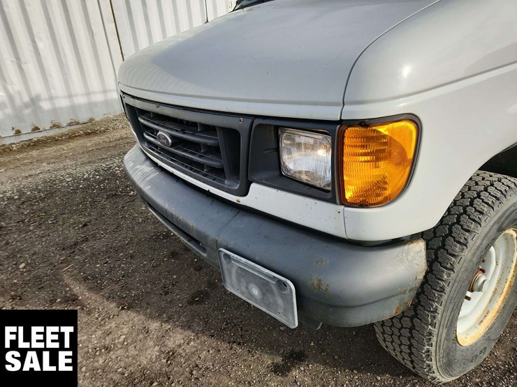 2005-ford-cargo-image-34