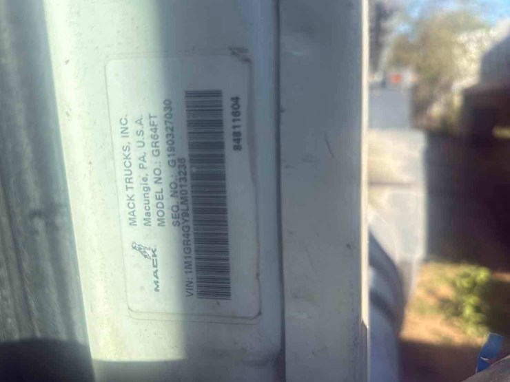 2020-mack-gr64ft-image-1