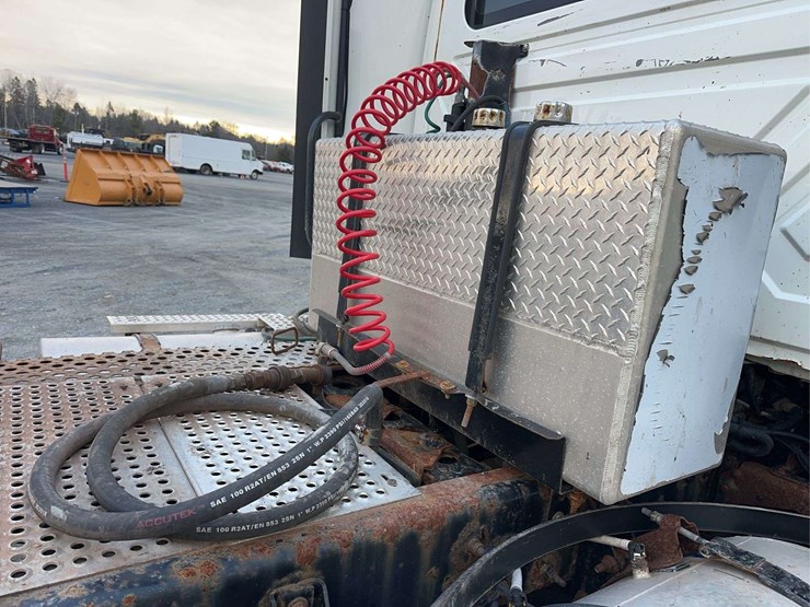 2016-international-prostar-image-14