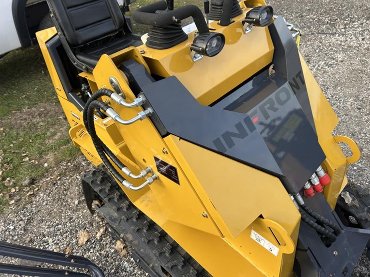 #2716-•-2025-infront-yf400-tracked-mini-skid-steer-image-8