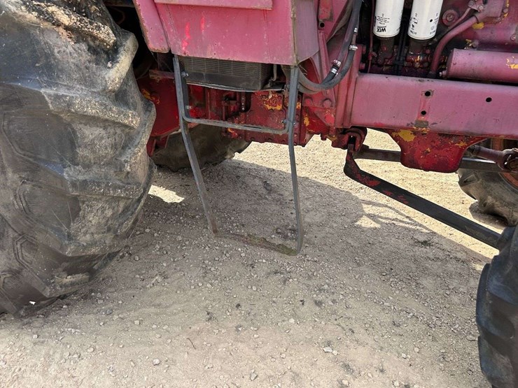 farmall-1066-hydro-image-13