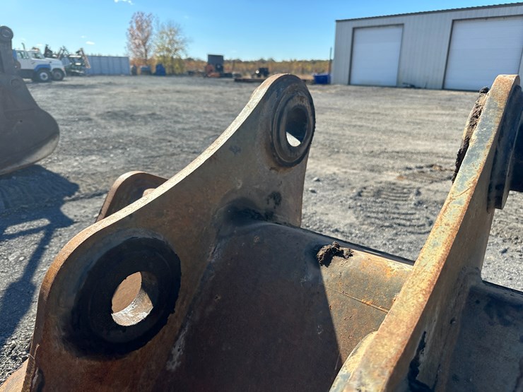 #32583-•-tag-42"-excavator-bucket-image-11