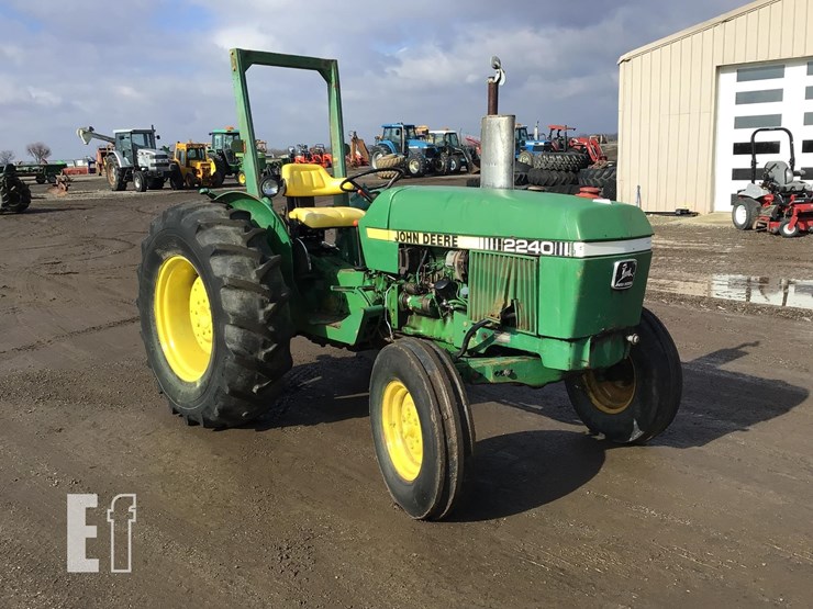 1981-john-deere-2240-image-2