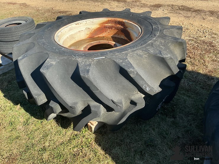 goodyear-24.5-32-tire-on-10-bolt-rim-image-1