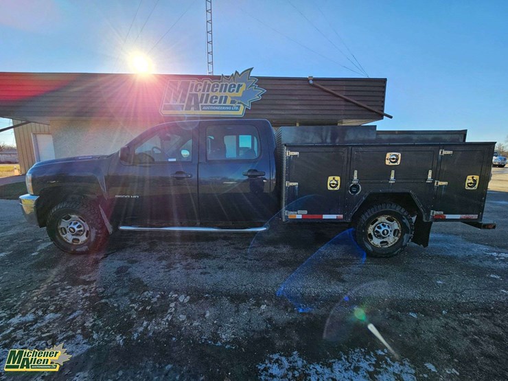 2012-chevrolet-silverado-2500hd-image-2