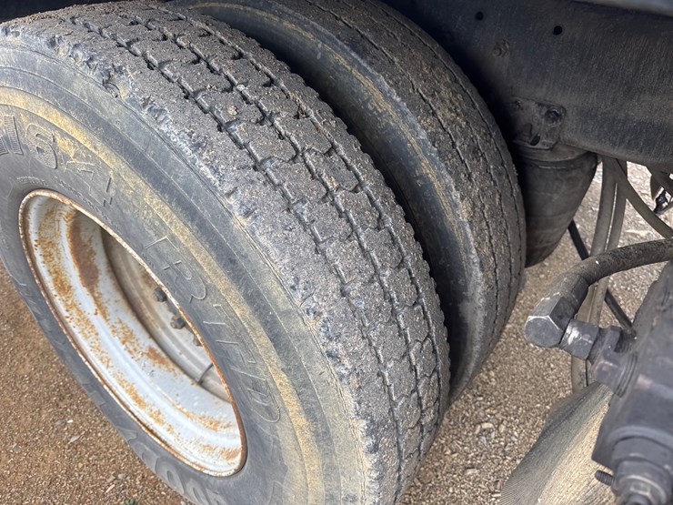 1993-white-270-image-7