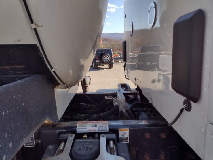 21-peterbilt-water-truck^title^-(qea-4053)-image-41