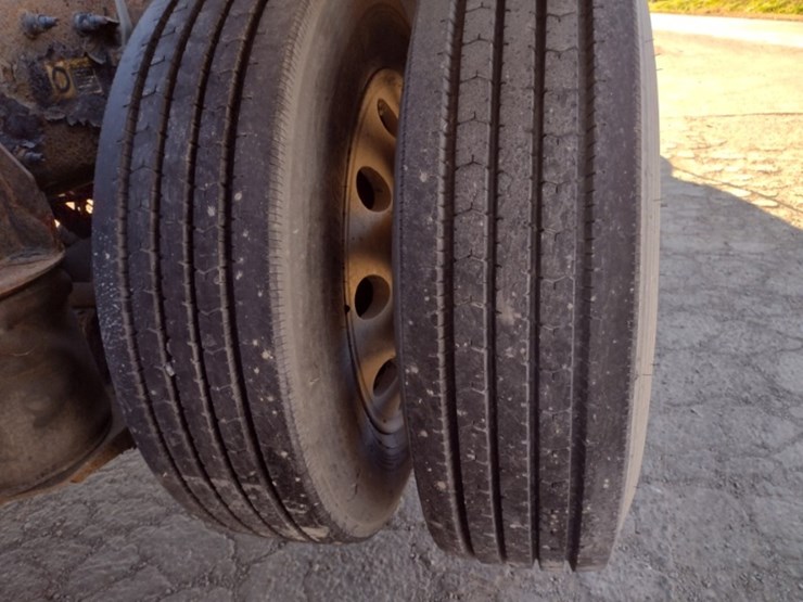 11-peterbilt-truck-tractor^title^-(qea-4044)-image-28