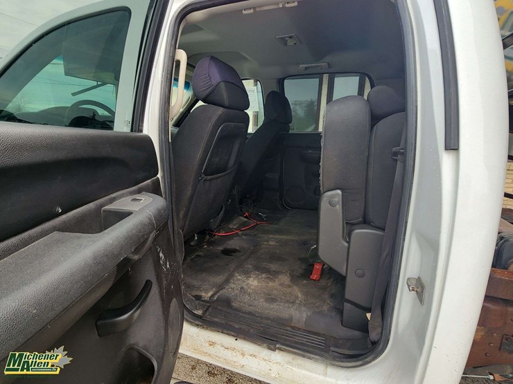 2013-chevrolet-silverado-3500hd-image-38