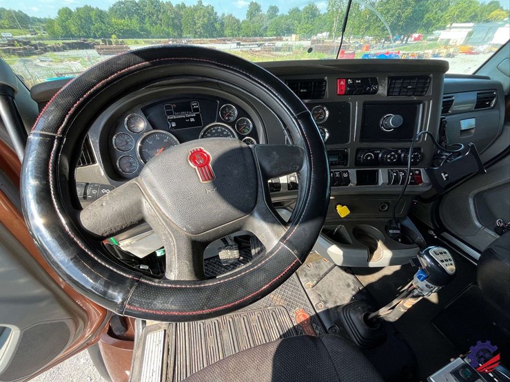 2016-kenworth-t880-image-62