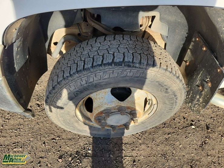 2013-chevrolet-silverado-3500hd-image-31