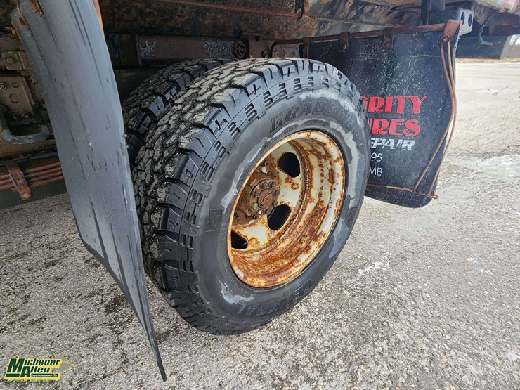 2013-chevrolet-silverado-3500hd-image-16