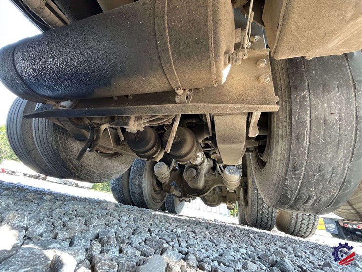 2016-kenworth-t880-image-30