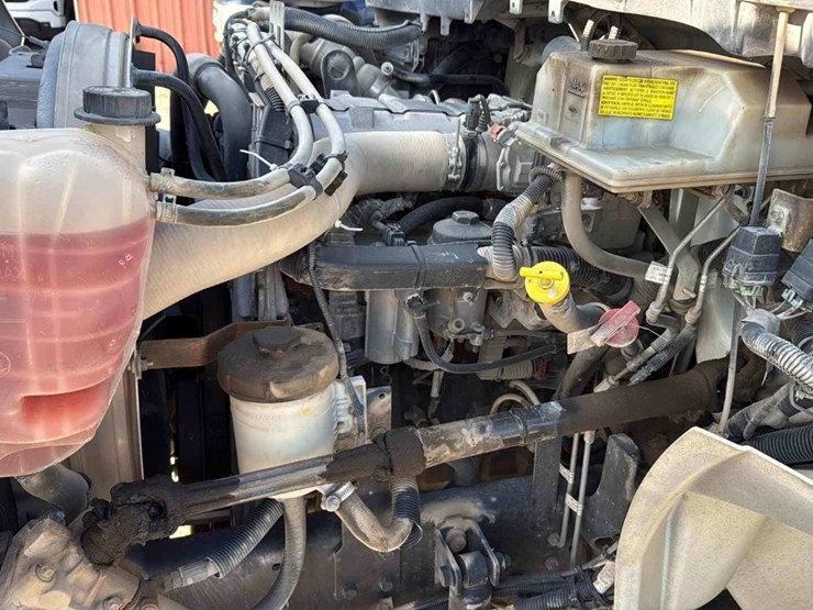 2015-international-flatbed-image-2